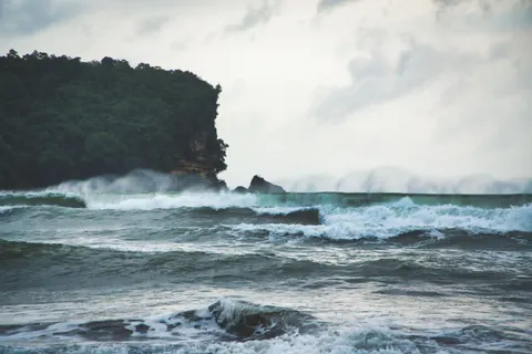 तूफ़ानी समुद्र 4K वॉलपेपर · ocean · 3840×2560