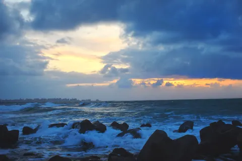 Fondo de pantalla Mar tormentoso 4K · ocean · 3840×2560