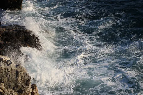 Papel de parede Mar tempestuoso 4K · ocean · 3840×2560