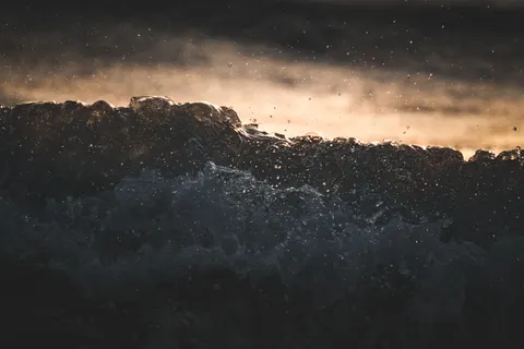 Stormachtige zee 4K-achtergrond · ocean · 3840×2560