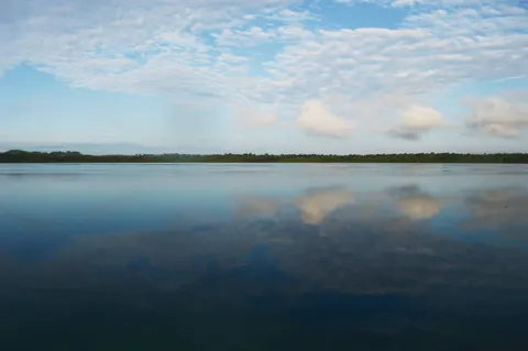 साफ़ लैगून 4K वॉलपेपर · ocean · 3840×2553