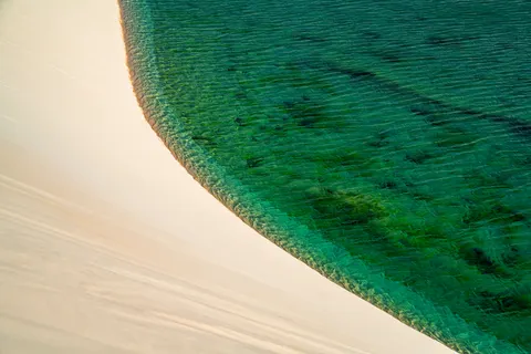 清澈潟湖 4K桌布 · ocean · 3840×2561
