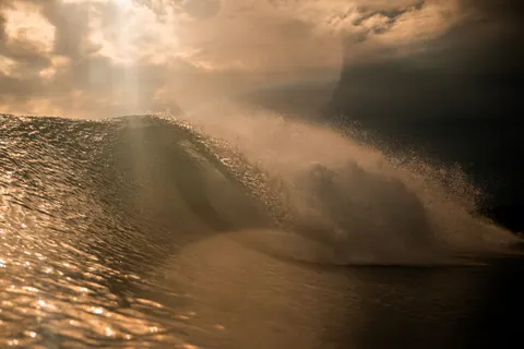 والپیپر موج موج‌سواری با کیفیت 4K · ocean · 3840×2560