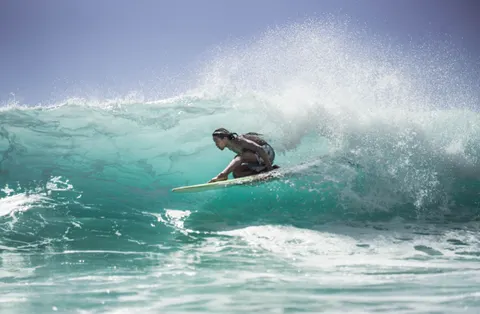 Surf Wave 4K Wallpaper · ocean · 3840×2510