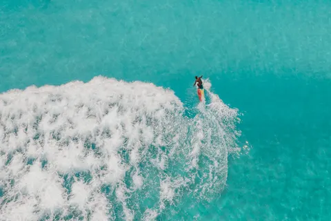 Fond d'écran Vague de surf 4K · ocean · 3840×2558