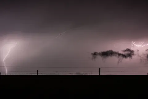暴风天空 4K壁纸 · nature · 3840×2560