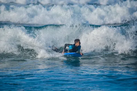 Fond d'écran Vague de surf 4K · ocean · 3840×2563