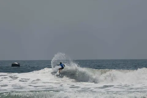 서핑 파도 4K 배경화면 · ocean · 3840×2560