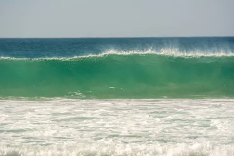 Surf Wave 4K Wallpaper · ocean · 3840×2560