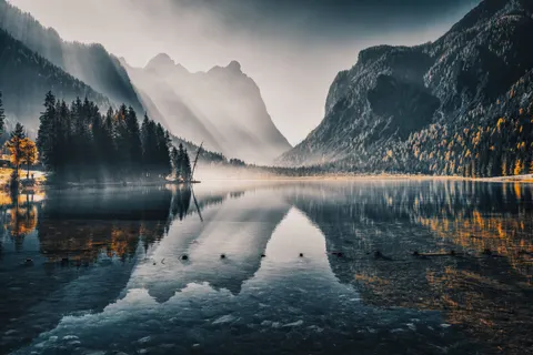 Hình nền Hồ Núi Sương Mù 4K · nature · 3840×2560