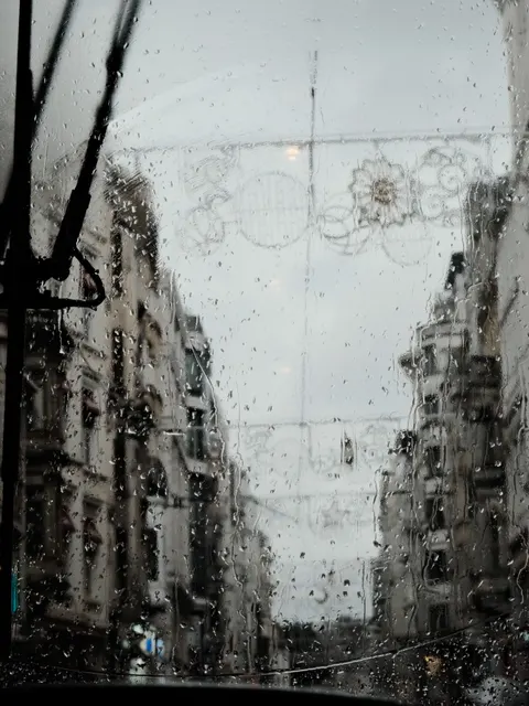 Fond d'écran mobile Fenêtre sous la Pluie · rain · 1440×1919