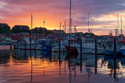 Sfondo Porto costiero 4K · ocean · 3840×2560