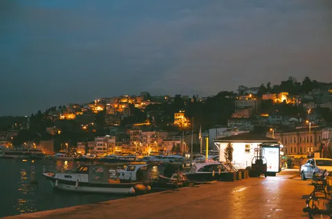 خلفية ميناء ساحلي بدقة 4K · ocean · 3840×2542