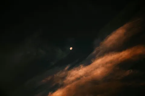 Wallpaper Bulan Purnama 4K · space · 3840×2560