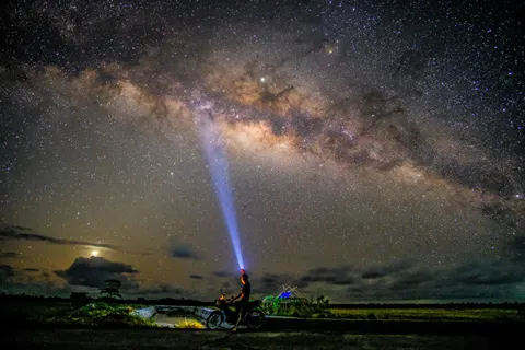 Milchstraße über dem Meer 4K Hintergrundbild · space · 3840×2560