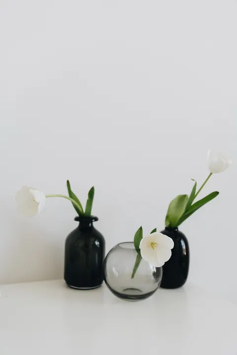 White Blooms Phone Wallpaper · petals · 1440×2160