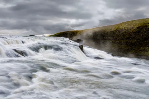 झरना 4K वॉलपेपर · nature · 3840×2561