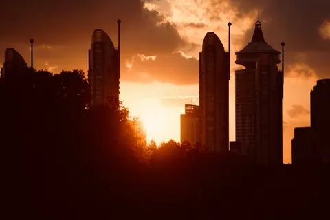 Tapeta Panorama Dubaju 4K · city · 3840×2560