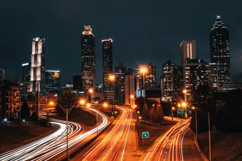 Skyline bei Nacht 4K Hintergrundbild · city · 3840×2560