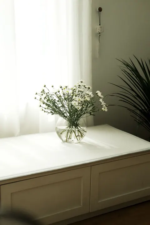 White Blooms Phone Wallpaper · petals · 1440×2160