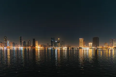 Skyline bei Nacht 4K Hintergrundbild · city · 3840×2560