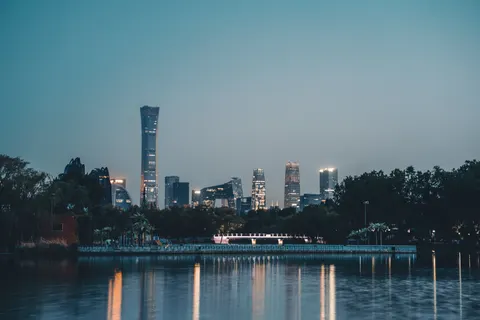 Fondo de pantalla Shanghái de noche 4K · city · 3840×2560