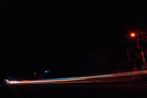 빛의 궤적 4K 배경화면 · city · 3840×2560