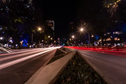Fond d'écran Traînées de lumière 4K · city · 3840×2560