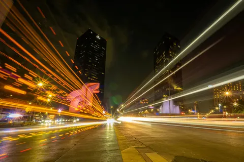 Lichtspuren 4K Hintergrundbild · city · 3840×2560
