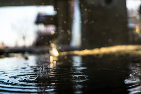 والپیپر خیابان بارانی با کیفیت 4K · city · 3840×2560