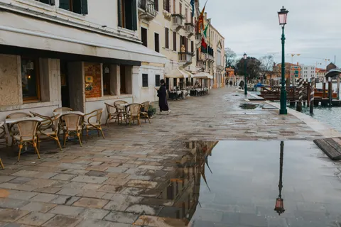 Rainy Street 4K Wallpaper · city · 3840×2560