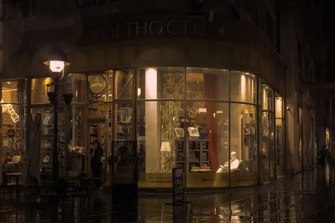 雨中街道 4K桌布 · city · 3840×2560