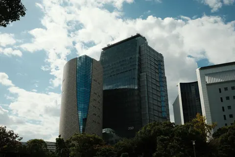 유리 타워 4K 배경화면 · architecture · 3840×2560