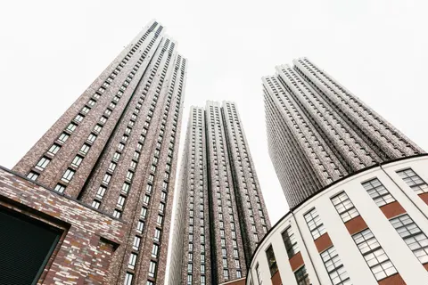 Hình nền Tòa tháp kính 4K · architecture · 3840×2560