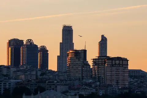 काँच की मीनार 4K वॉलपेपर · architecture · 3840×2561
