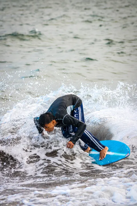 Surfing Phone Wallpaper · sport · 1440×2160