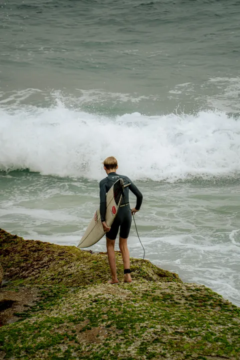Surfing Phone Wallpaper · sport · 1440×2160