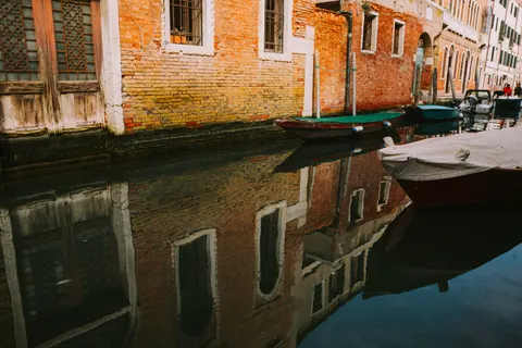 Venice Canal 4K Wallpaper · architecture · 3840×2560
