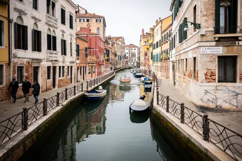 Venice Canal 4K Wallpaper · architecture · 3840×2560