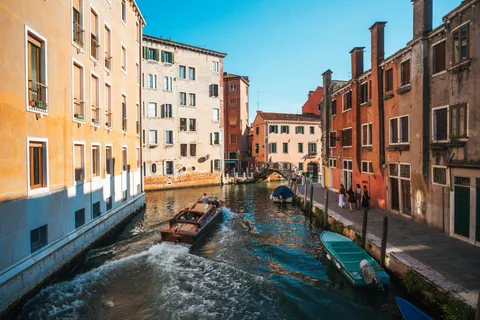 Venice Canal 4K Wallpaper · architecture · 3840×2560