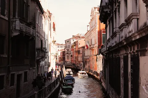 Fondo de pantalla Canal de Venecia 4K · architecture · 3840×2560