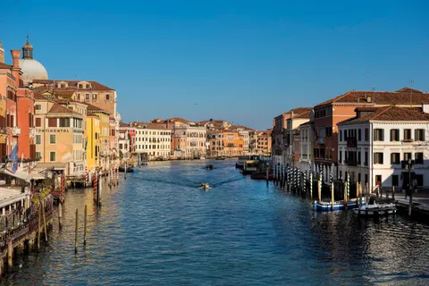 Wallpaper Kanal Venesia 4K · architecture · 3840×2563