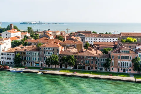 Venice Canal 4K Wallpaper · architecture · 3840×2561