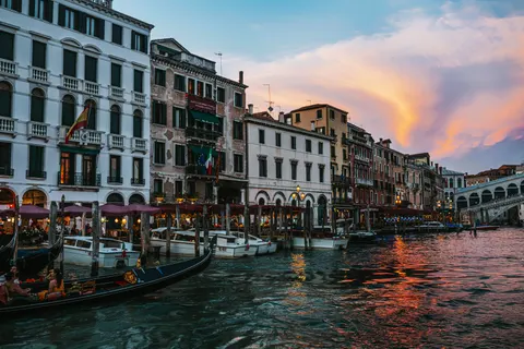 威尼斯運河 4K桌布 · architecture · 3840×2560