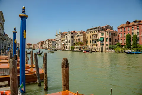 Venice Canal 4K Wallpaper · architecture · 3840×2563