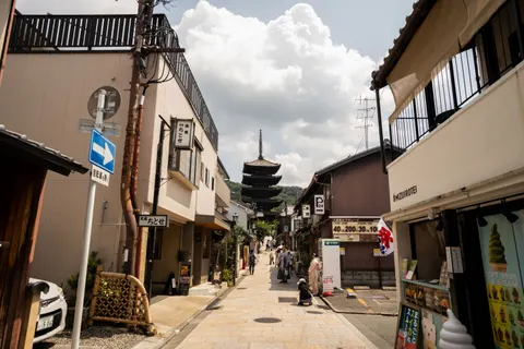 Japanese Pagoda 4K Wallpaper · architecture · 3840×2560