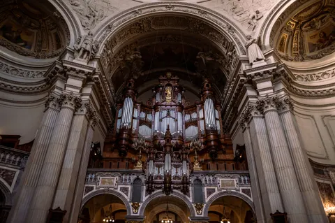 Cathedral 4K Wallpaper · architecture · 3840×2555