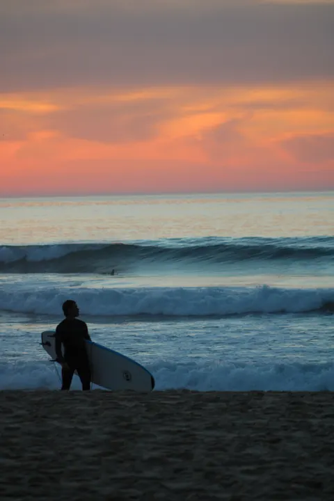 Surfing Phone Wallpaper · sport · 1440×2160