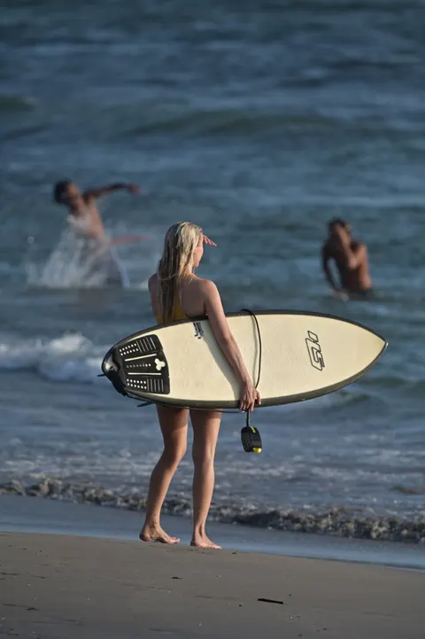 Surfing Phone Wallpaper · sport · 1440×2164