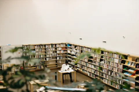 Fond d'écran Grande bibliothèque 4K · architecture · 3840×2560
